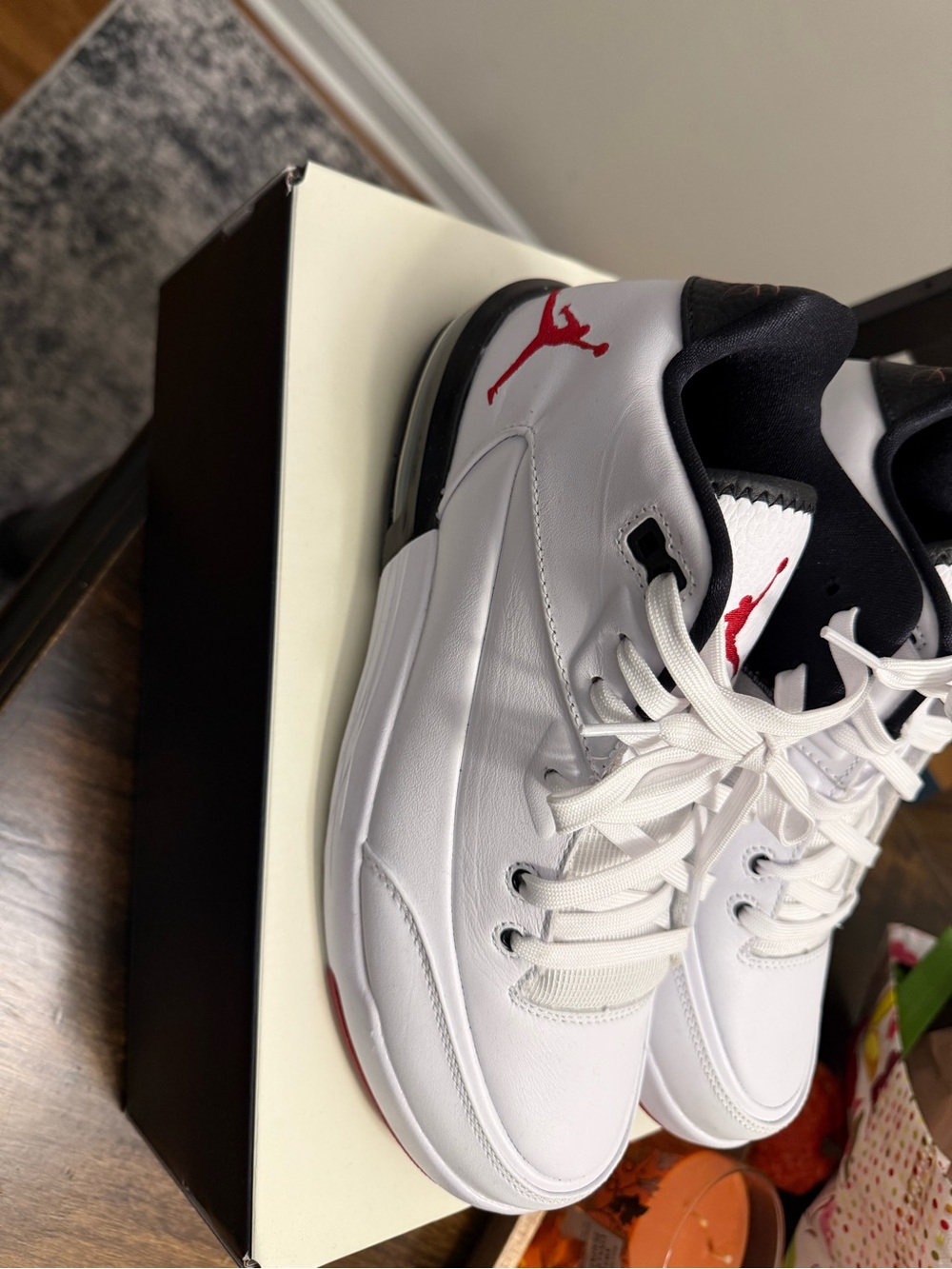 Jordan Flight Origin 3. White Black Red mid Sneakers with Red Jumpman. Men’s 9.5